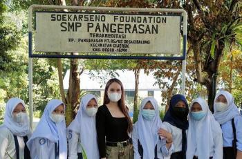 9 Potret Sekolah yang Dibangun Cinta Laura, Bikin Nyaman Belajar!