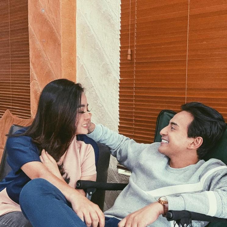 Potret mesra Gita Sinaga dan Habibi Hood (Instagram/@gitasinaga)