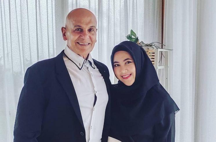 Potret Mesra Mark Sungkar dan Istri (Instagram/@santiasokamala)