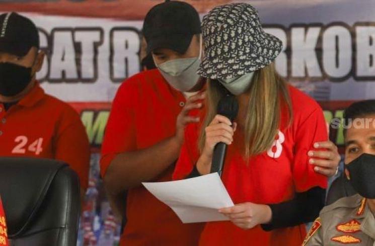 Nia Ramadhani mengakui salah sambil menangis (Suara.com)