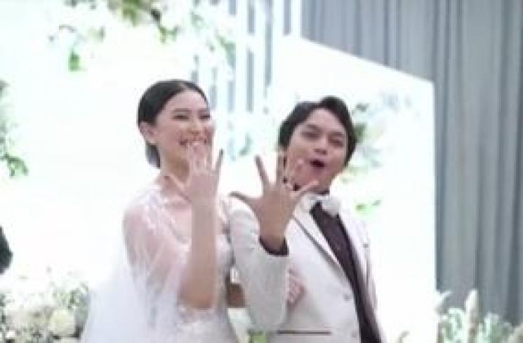 Potret Pernikahan Calvin Jeremy dan Novia Santoso. (YouTube/ Calvin Jeremy)
