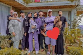 Dengar Ayah Sakit, Zaskia Sungkar dan Adik Langsung ke Rumah Mark Sungkar