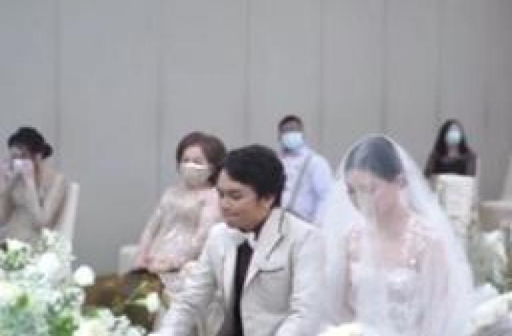 Potret Pernikahan Calvin Jeremy dan Novia Santoso. (YouTube/ Calvin Jeremy)