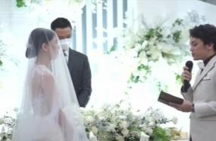 Potret Pernikahan Calvin Jeremy dan Novia Santoso. (YouTube/ Calvin Jeremy)