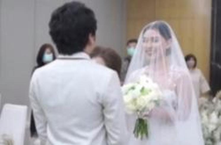 Potret Pernikahan Calvin Jeremy dan Novia Santoso. (YouTube/ Calvin Jeremy)