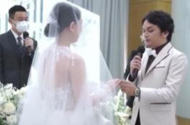 Potret Pernikahan Calvin Jeremy dan Novia Santoso. (YouTube/ Calvin Jeremy)