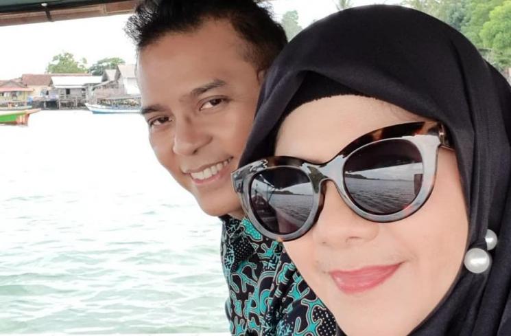 Astri Ivo dan suaminya [Instagram/@astrie_ivo]
