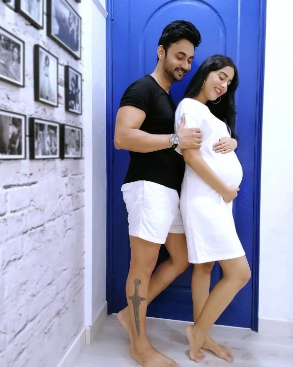 Potret Seleb Bollywood Pamer Baby Bump (Instagram/@amrita_rao_insta)