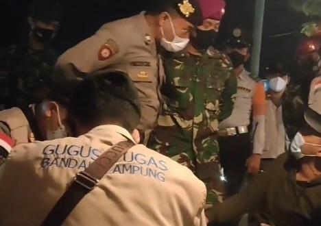 Viral video pedangan bentak polisi. (Instagram)