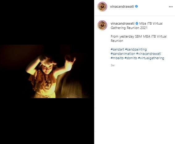 Potret Vina Candrawati istri Denny Darko. (Instagram/@vinacandrawati)