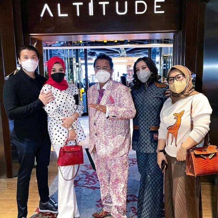 Gaya mewah asisten pribadi Hotman Paris (Instagram/@benny_janah)