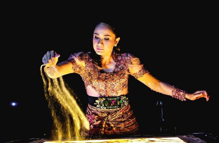 Potret Vina Candrawati istri Denny Darko. (Instagram/@vinacandrawati)