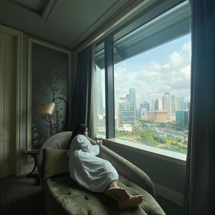 Gaya mewah asisten pribadi Hotman Paris (Instagram/@benny_janah)