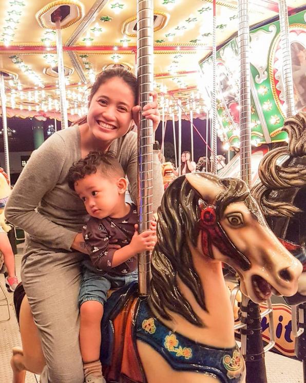 Potret Vina Candrawati istri Denny Darko. (Instagram/@vinacandrawati)