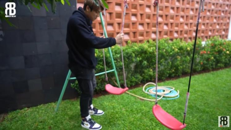 Potret Rumah Rizky Billar (YouTube/Rizky Billar)