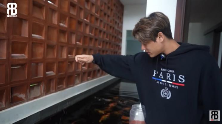 Potret Rumah Rizky Billar (YouTube/Rizky Billar)