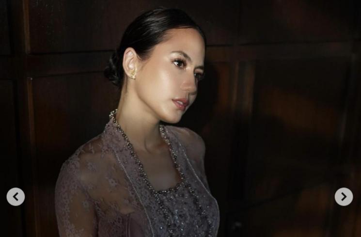 Gaya Pevita Pearce ke nikahan adik Arsyah (Instagram/@pevpearce)