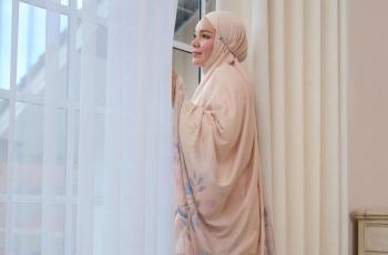 7 Artis Bisnis Mukena Mulai dari Ratusan Ribu hingga Jutaan Rupiah