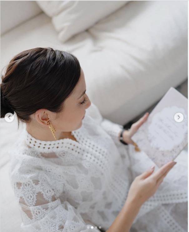 Gaya Pevita Pearce ke nikahan adik Arsyah (Instagram/@pevpearce)