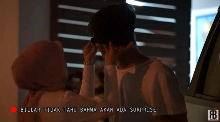 Potret Surprise Ultah Rizky Billar (YouTube/Rizky Billar)