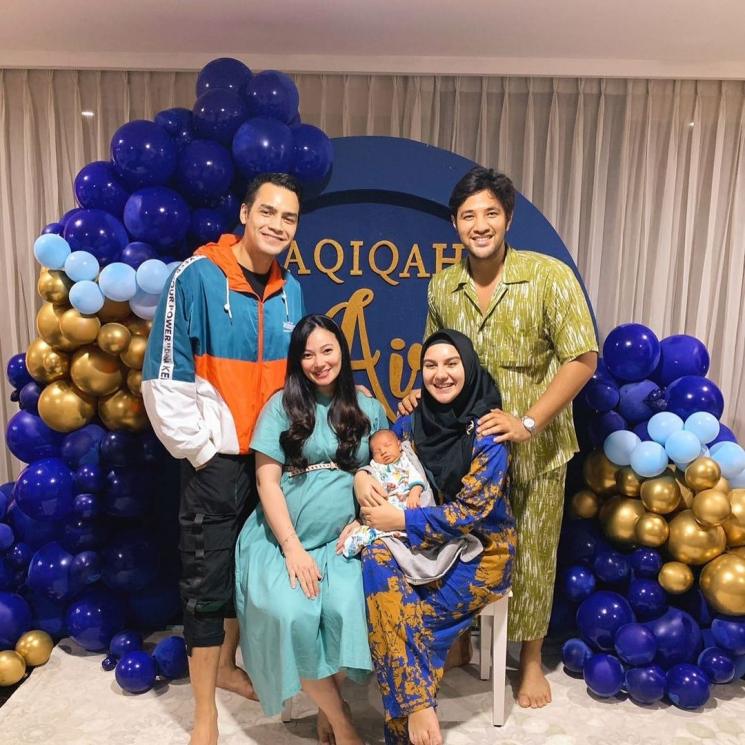 Momen Akikah Anak Pertama Seleb. (Instagram/_irishbella_)