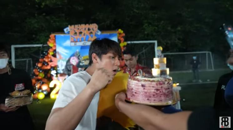 Potret Surprise Ultah Rizky Billar (YouTube/Rizky Billar)