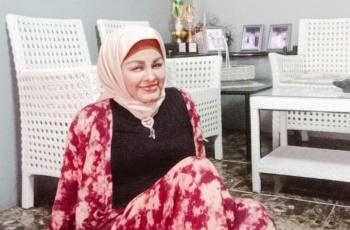 Profil Neneng Anjarwati, Pedangdut Senior Bergaya Nyentrik meski Berhijab