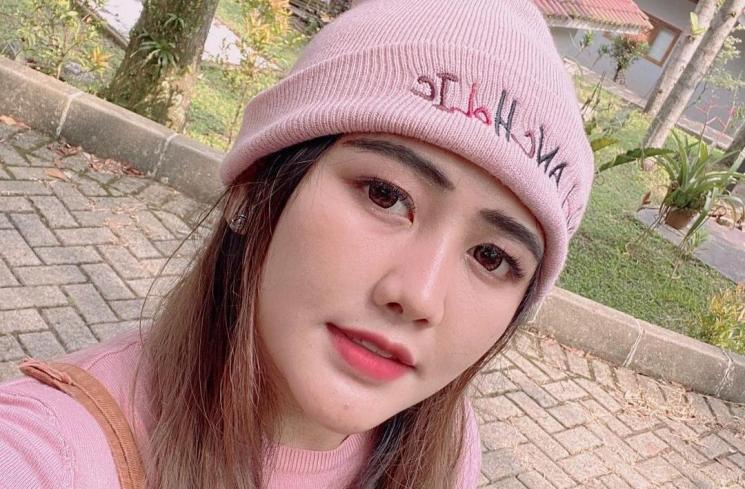 Adik Via Vallen, Mella Rossa. (Instagram/@mellross_08)