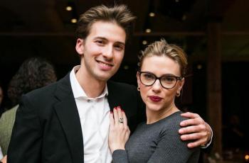 Pemeran Black Widow dan 3 Artis Hollywood Ini Punya Saudara Kembar, Loh!