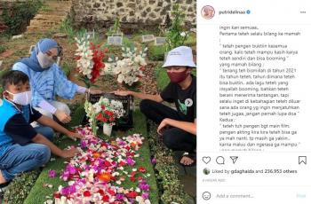 Putri Delina curhat kangen mama Lina Jubaedah. (Instagram/putridelinaa)