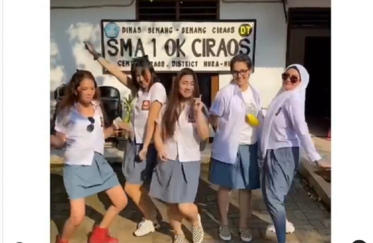 Penampilan Nyentrik Mieke Amalia (Instagram/@mieke_amalia)