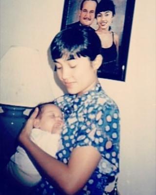 Potret Masa Muda Ibunda Cinta Laura (Instagram/@herdianak)