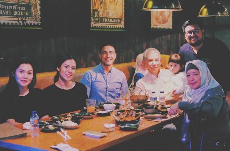 Potret kedekatan Hamish Daud dan mertua (Instagram/@_yourraisa)