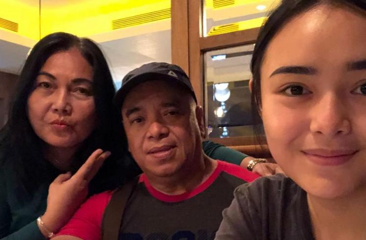 Momen Manis Amanda Manopo Bersama Orang Tua (Instagram/@hennymanopolugue)