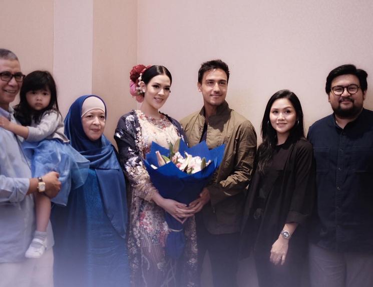 Potret kedekatan Hamish Daud dan mertua (Instagram/@_yourraisa)