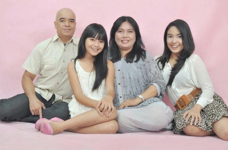 Momen Manis Amanda Manopo Bersama Orang Tua (Instagram/@hennymanopolugue)