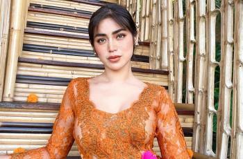 Siap Menikah, 7 Potret Jessica Iskandar dalam Balutan Baju Bali Ini Anggun Bagai Ratu!