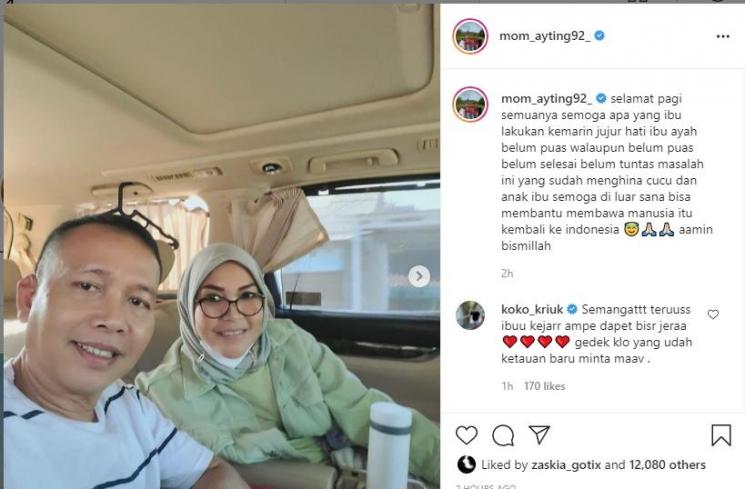 Umi Kalsum dan Abdul Rozak Kecam Penghina Ayu Ting Ting. (Instagram/mom_ayting92_)