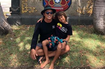 6 Potret Tipi Jabrik Kakak Kandung Luna Maya, Pelatih Tim Surfing Indonesia di Olimpiade Tokyo 2020