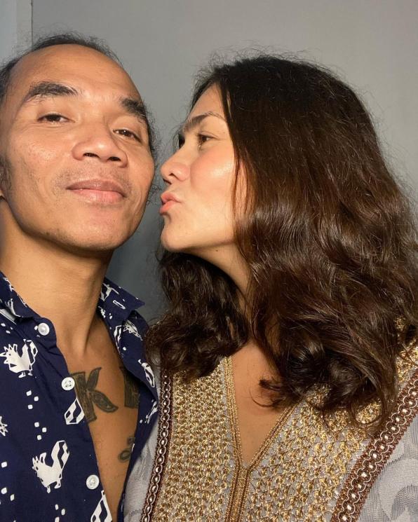 Momen Mesra Kaka Slank dan Istri. (Instagram/nastachaule)