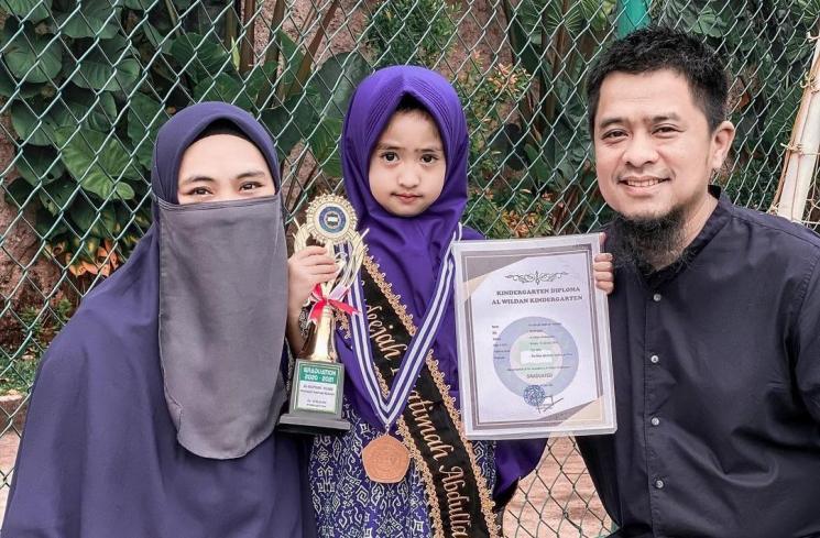Potret Khadeejah Anak Oki Setiana Dewi (Instagram/@okisetianadewi)