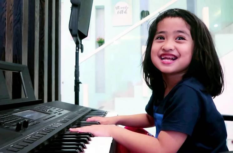 Potret Khadeejah Anak Oki Setiana Dewi (Instagram/@khadeejah_faatimah_abdullah)