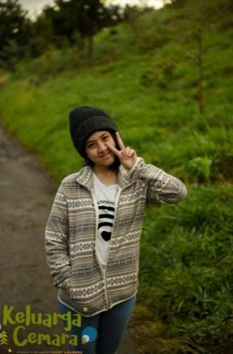 Potret Polos Adhisty Zara (IMDb)