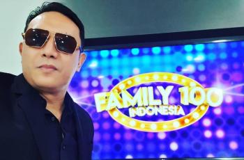 8 Potret Terbaru Sonny Tulung Host Family 100, Tetap Tampan dan Awet Muda