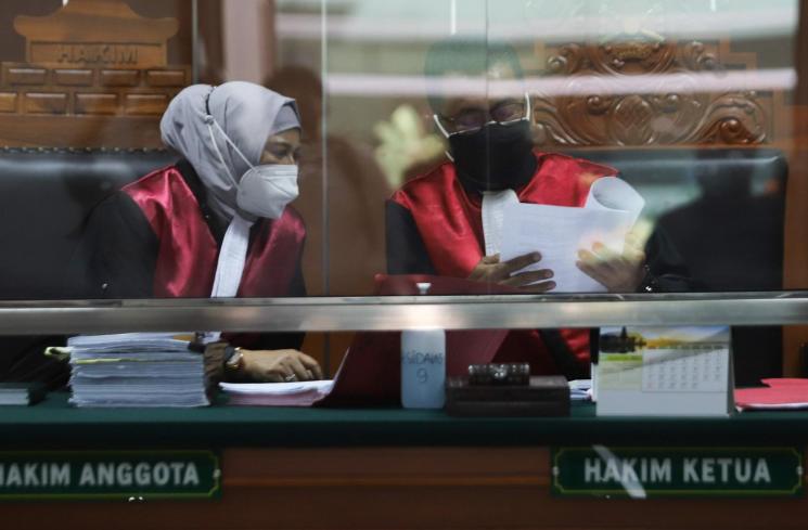 Jennifer Jill menajalani sidang kasus narkoba secara virtual di Pengadilan Negeri Jakarta Barat, Senin (2/8/2021). [MataMata.com/Alfian Winanto]