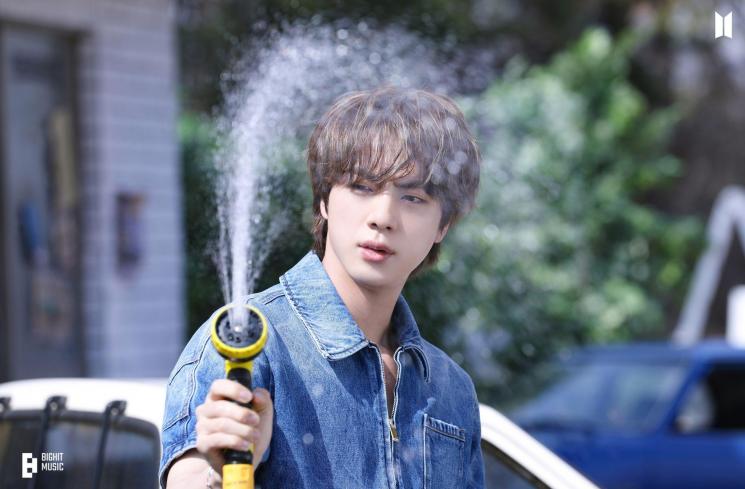 Potret Jin BTS (weverse/bts)