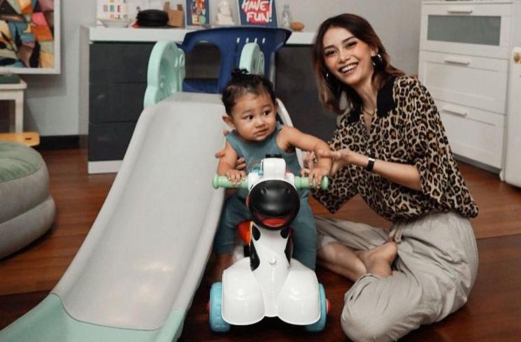 Potret Istri Onadio Leonardo (Instagram/@bebyleonardo)