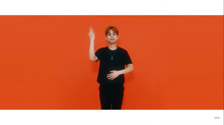 Idol KPop Pakai Bahasa Isyarat. (YouTube/Lucy Island)