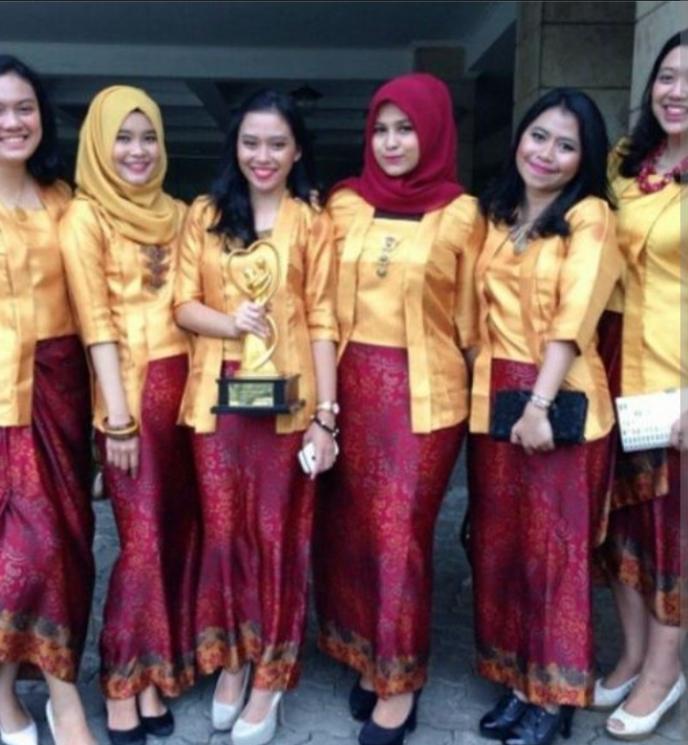 Potret Mona Rizqia Putri Pelawak Kadir.  (YouTube/GoodNewsTodayCelebrity)