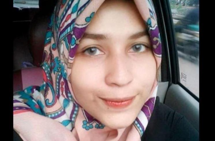 Potret Mona Rizqia Putri Pelawak Kadir.